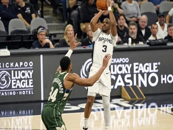 Victor Wembanyama mengumpulkan 30 poin dan 14 rebound untuk memimpin San Antonio Spurs meraih kemenangan gemilang 144-118 atas tim tamu Milwaukee Bucks