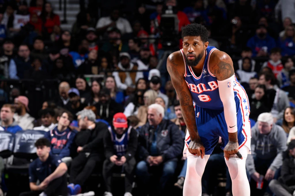 Tren Kekalahan Sixers Belum Berakhir, Paul George Berhenti Siaran