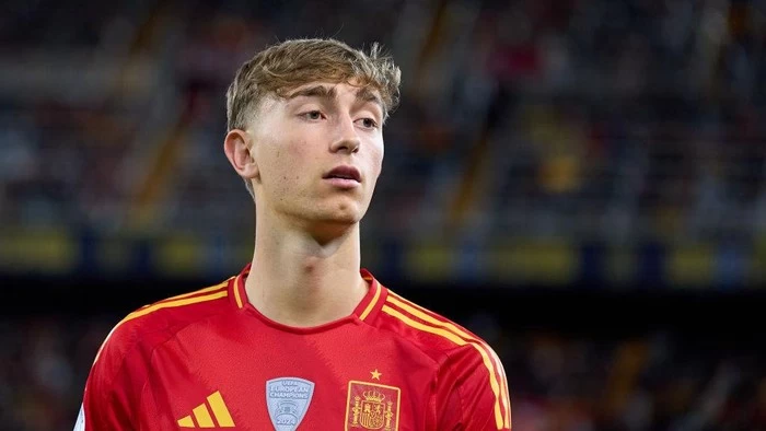 Jawaban Bek Spanyol Dean Huijsen saat Dituding Suka Ngeganja