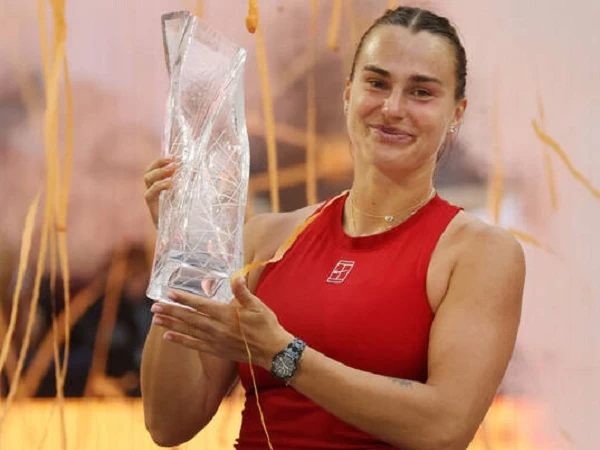 Aryna Sabalenka kembali memasuki klub juara pada musim 2025 dan akhirnya ia memenangkan gelar Miami Open untuk kali pertama usai mengalahkan Jessica Pegula di final.