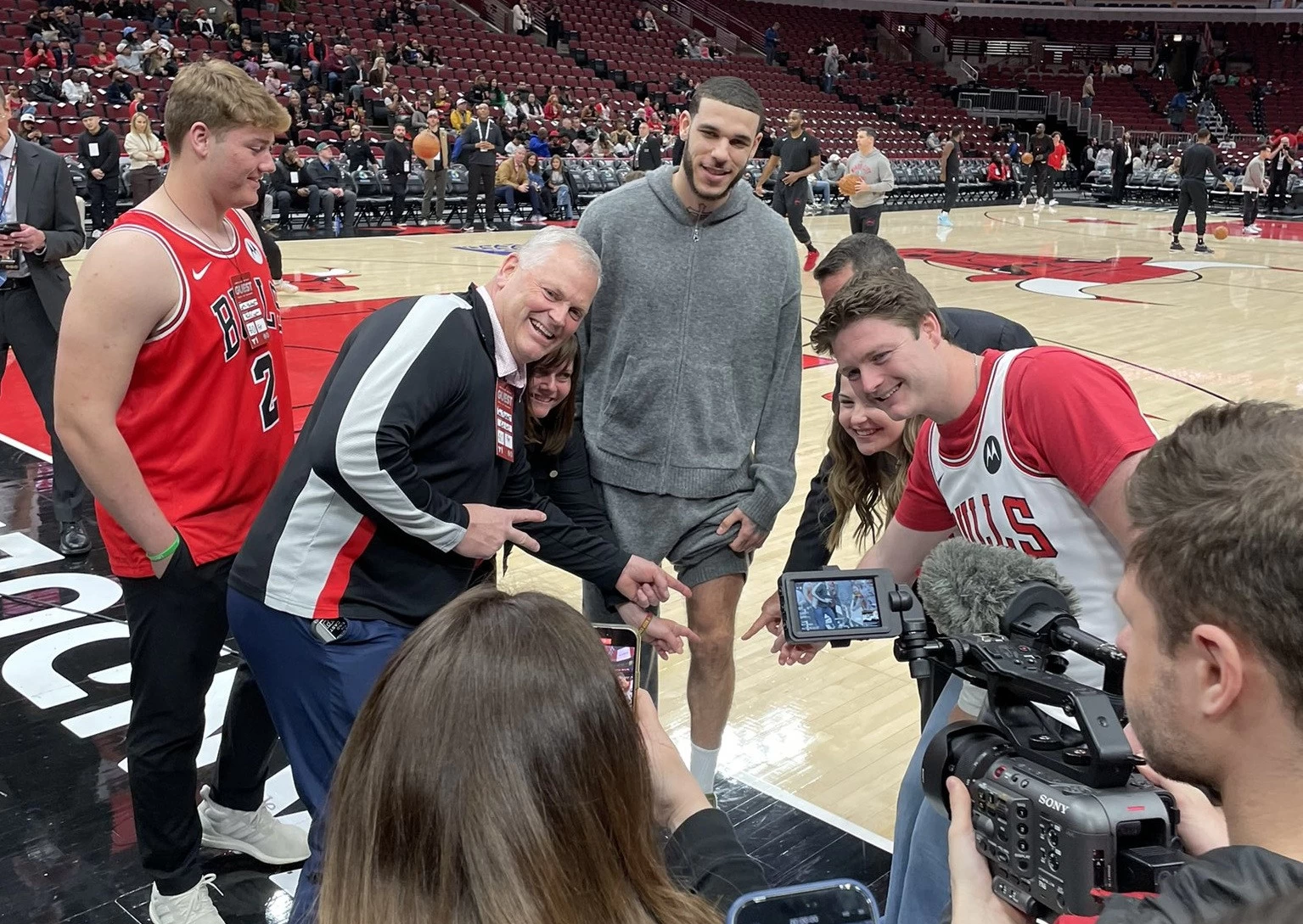 Lonzo Ball Sambut Keluarga Mendiang Alex Reinhardt