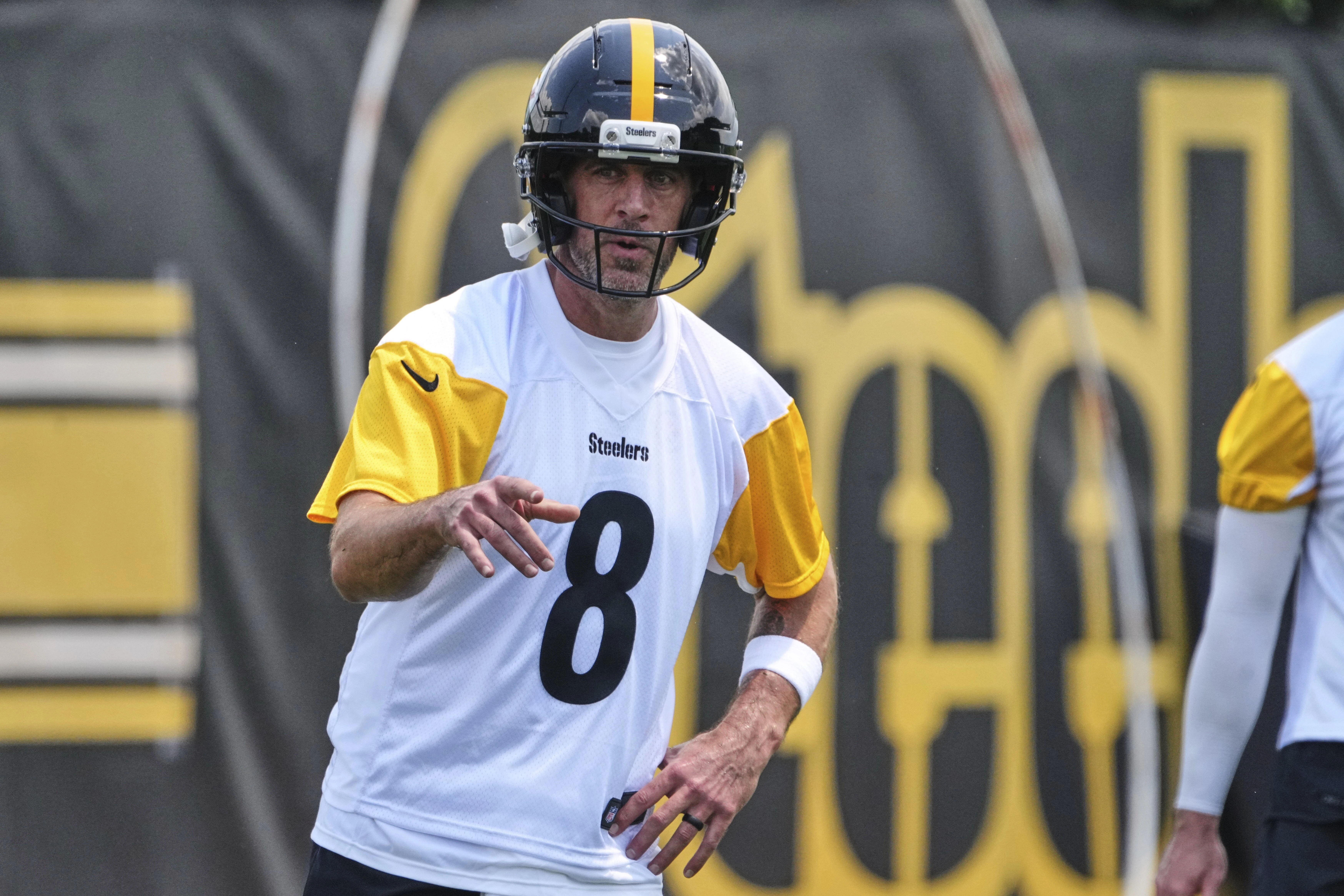 Kepindahan dan Persiapan Team Steelers sedang membangun duo QB baru