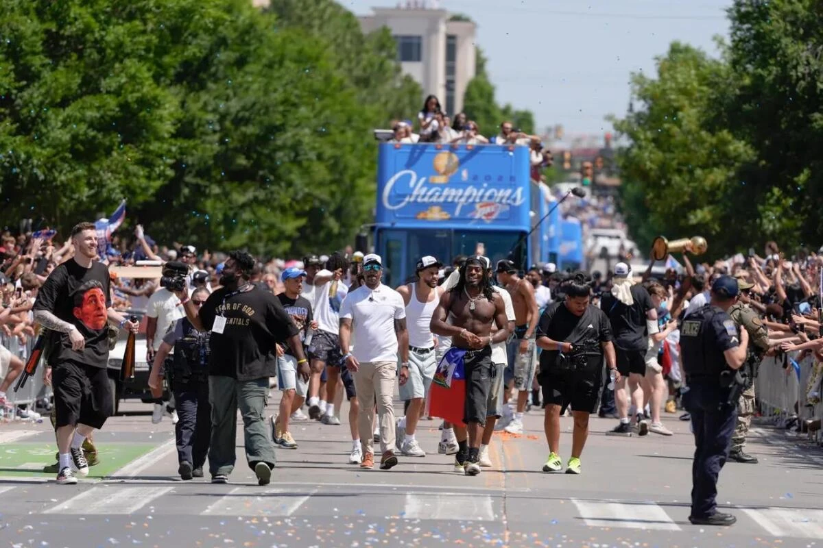 Pemain Thunder Parade Juara di Pusat Kota Oklahoma City