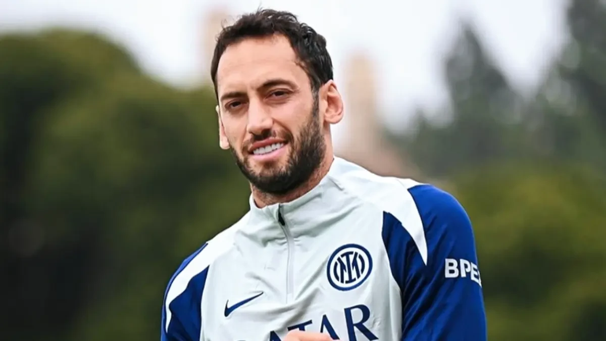 Hakan Calhanoglu Kemahalan, Galatasaray Tidak Jadi Beli