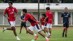 Piala AFF U-23 2025: Vanenburg Mau Indonesia Buktikan Diri di Lapangan!