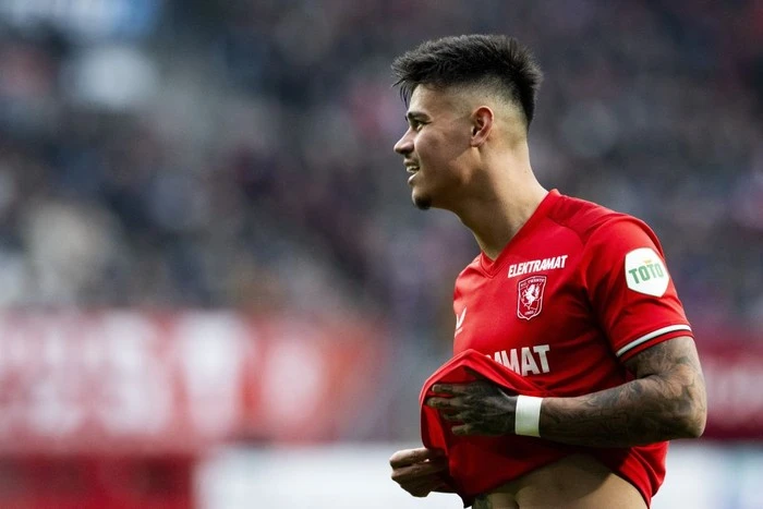 Patrick Kluivert yang Minta Mees Hilgers Fokus Pindah Klub Dulu