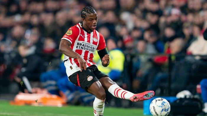 Pintu Keluar MU Masih Terbuka untuk Malacia