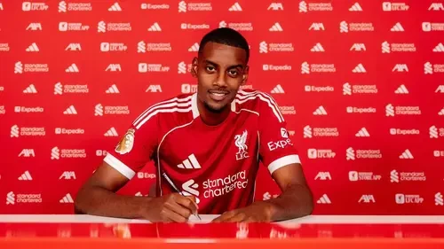 Carragher Kagum dengan Sentuhan Isak Saat Debut di Liverpool
