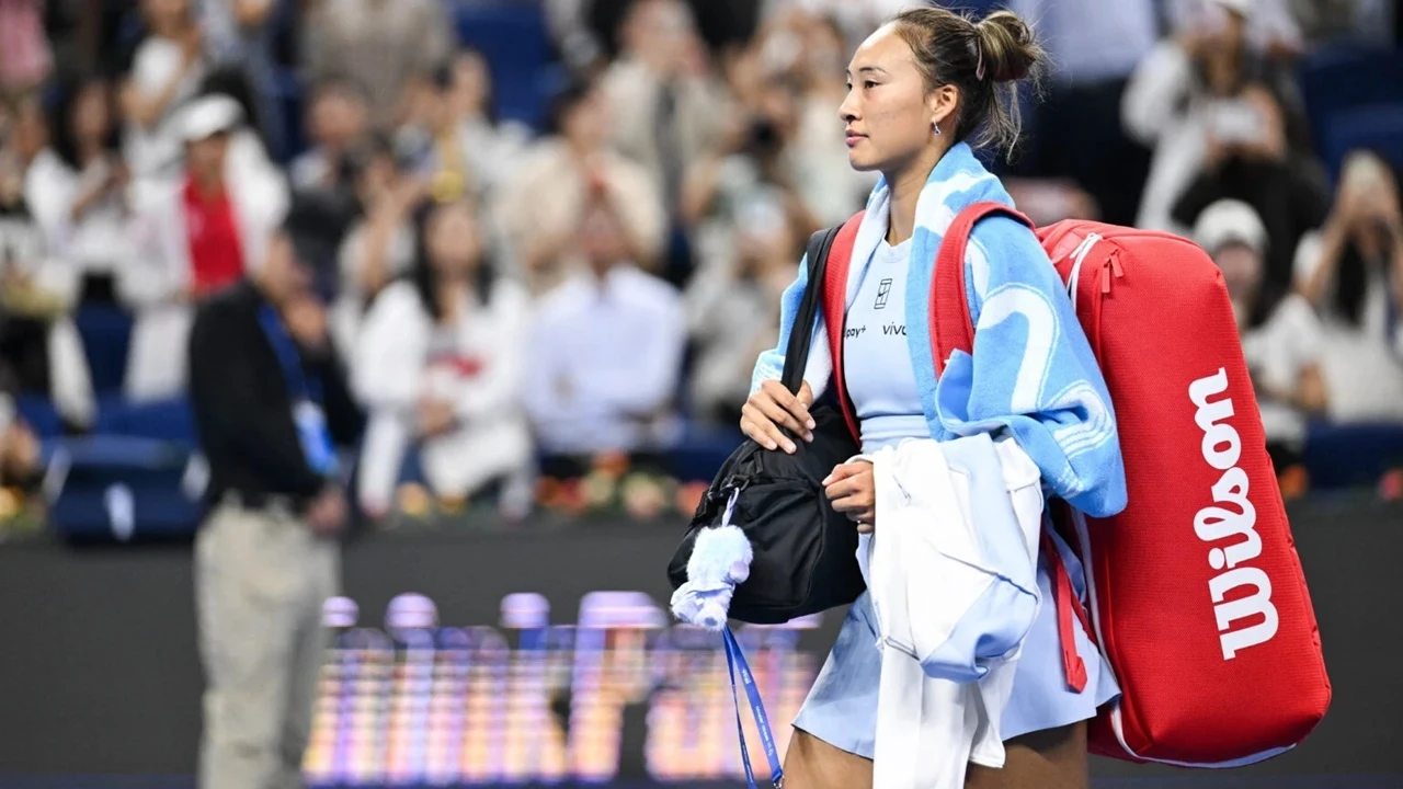 Zheng Qinwen Tak Setuju Dengan Pernyataan Iga Swiatek Ini